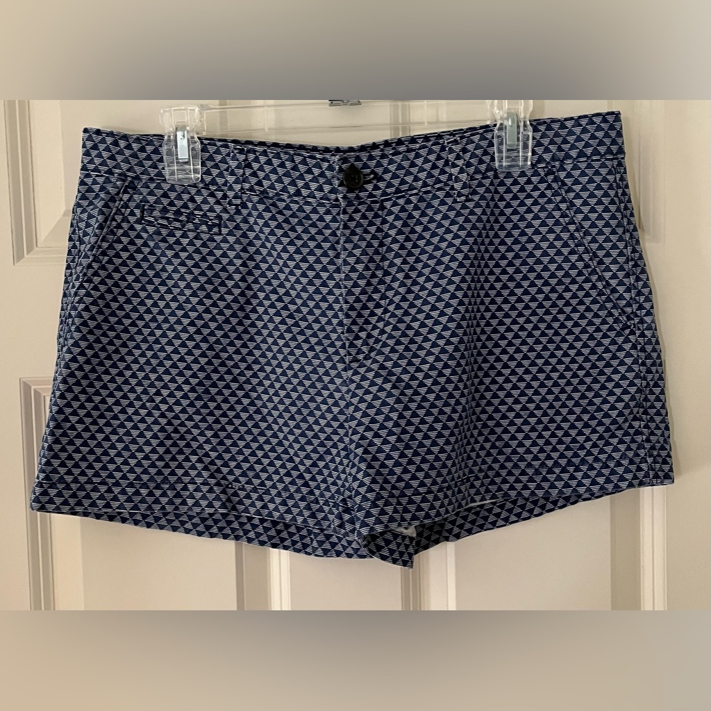 Women’s Gap Blue/White Patterned Shirts, Size 10